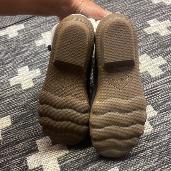 Sperry Size 6 1/2 Worn Twice - Picture 4 of 5
